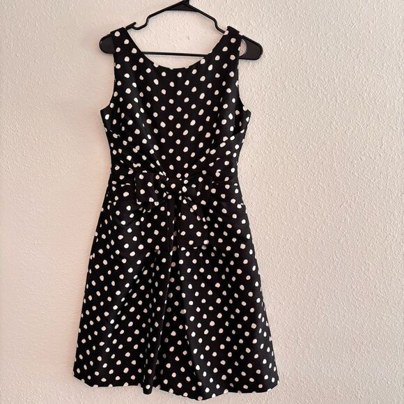 kate spade Dresses & Skirts - Kate Spade Silk Jillian Polkadot Bow dress with pockets Size 2